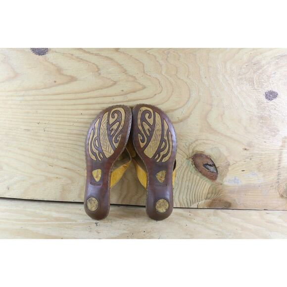 Born Shoes Womens Sz 11 Yellow Leather Floral Thong Sandals Slip Ons - Picture 5 of 6